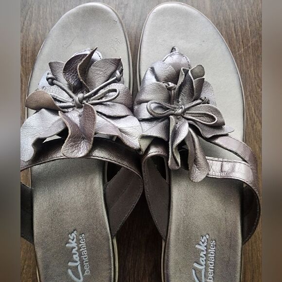 ClarksāBendablesāThongāSandal - Picture 2 of 6